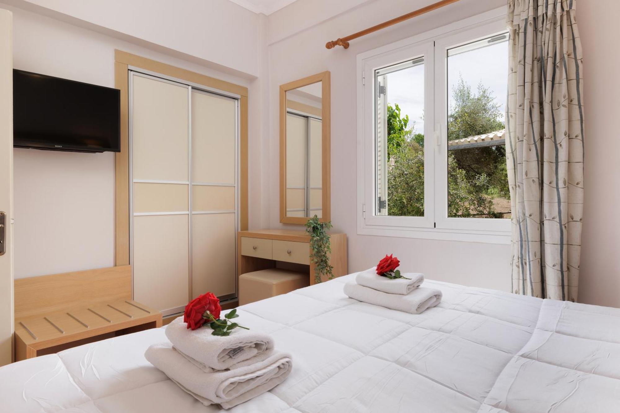 Santos Luxury Apartments Dassia  Exterior photo