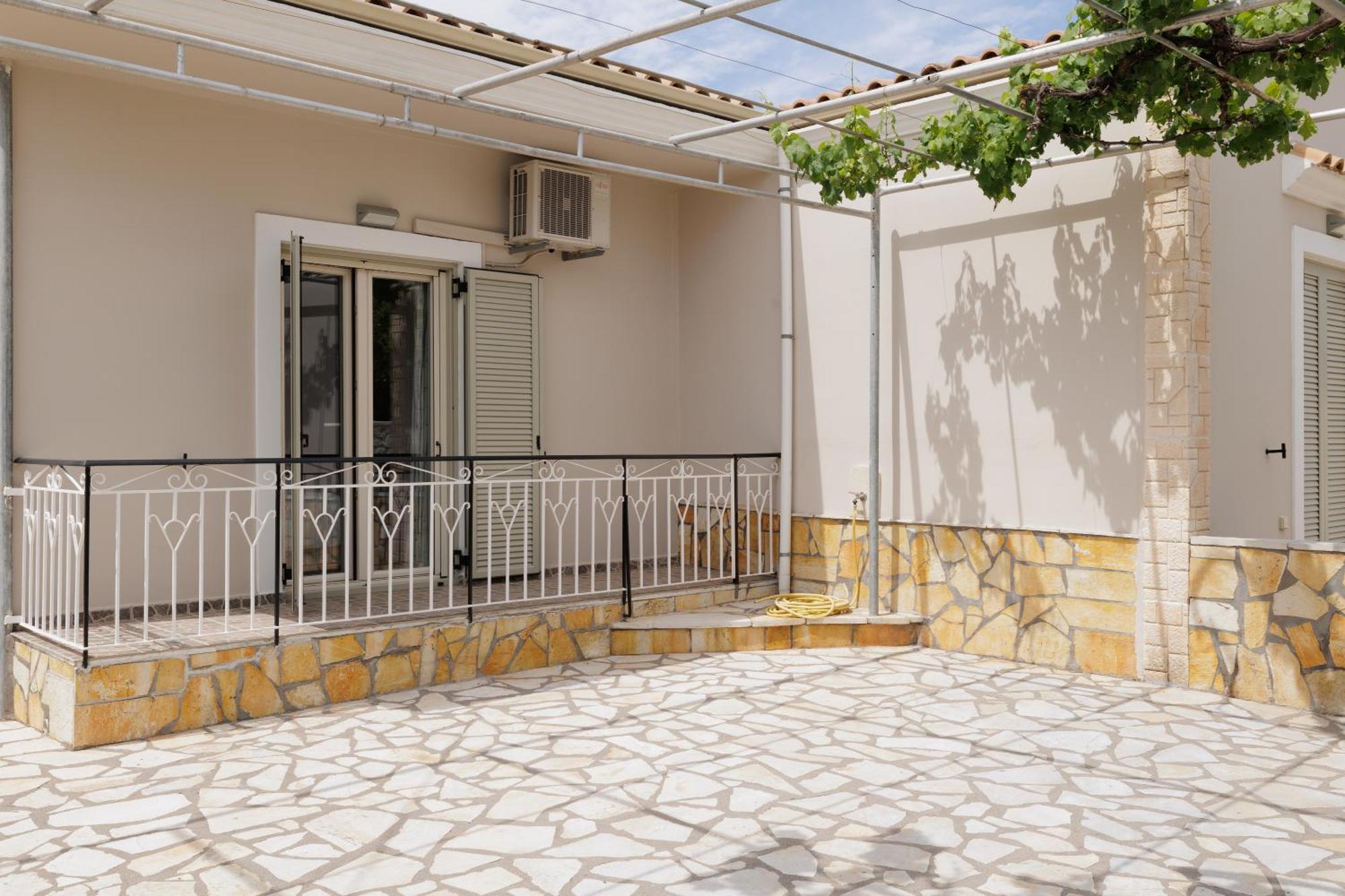 Santos Luxury Apartments Dassia  Exterior photo