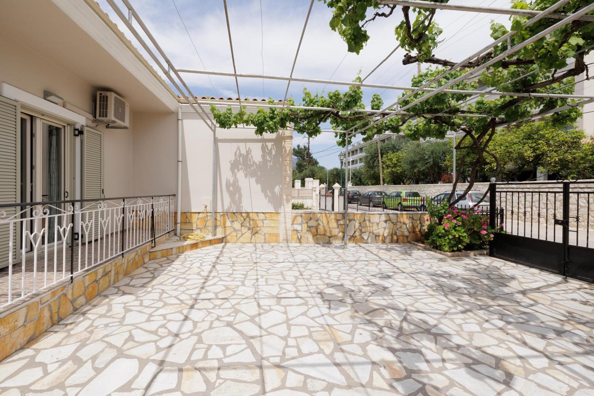 Santos Luxury Apartments Dassia  Exterior photo