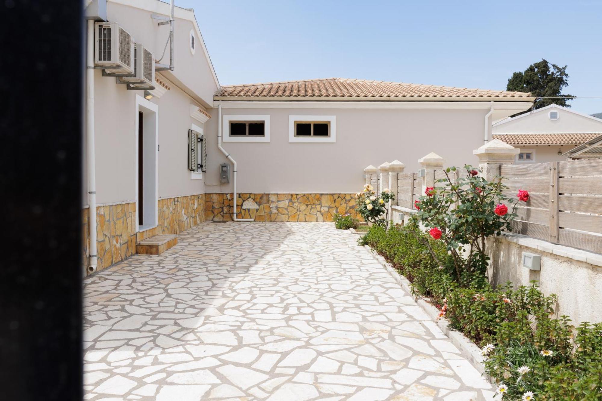 Santos Luxury Apartments Dassia  Exterior photo